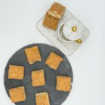 Türkische Süßware mit Mandelüberzug & weißer Schokoladencreme