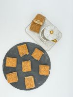 Türkische Süßware mit Mandelüberzug & weißer Schokoladencreme